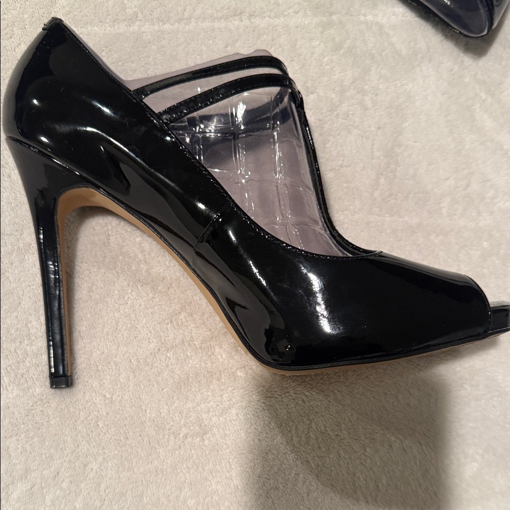 Vince Camuto Glossy Black Peep Toe Heels - Picture 5 of 6